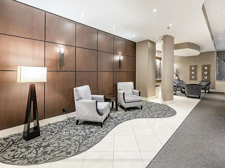 1477 Lakeshore Rd #305 — Photo 6