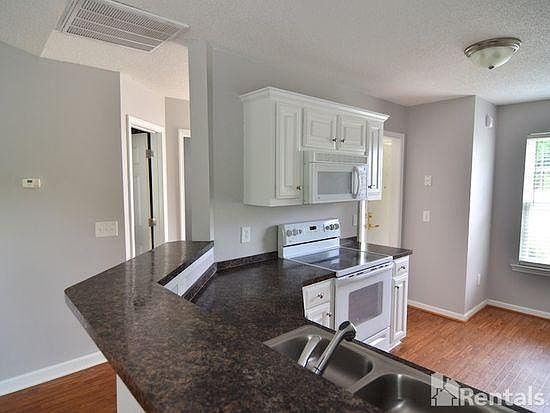 3rd image of 1831 Horseshoe Dr #A