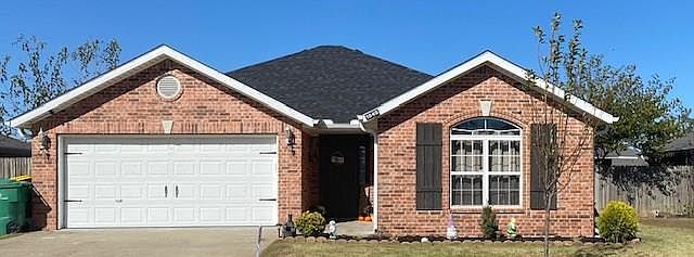 1st image of 1040 Applewood Cir