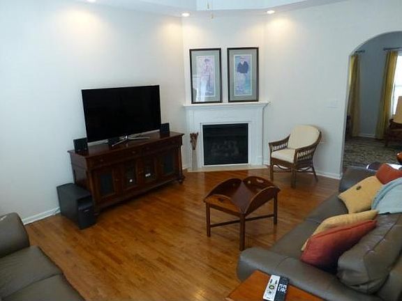 2nd image of 1095 Carriage Hills Pl