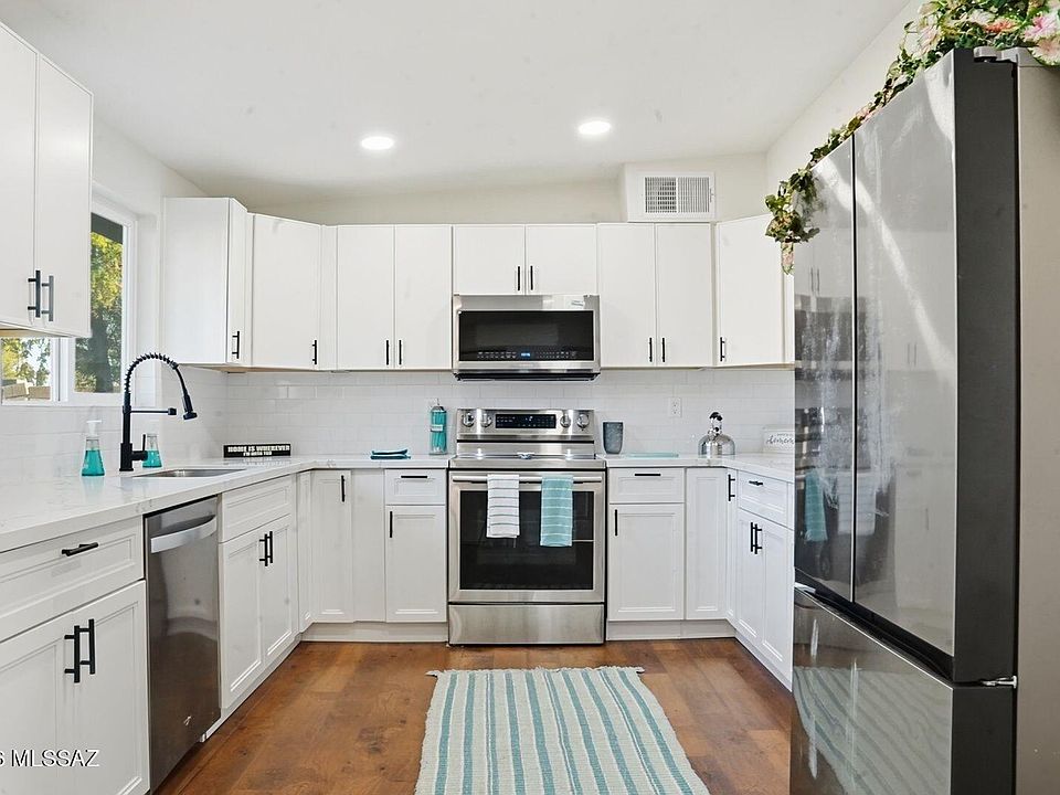 1st image of 408 W Hartford Rd