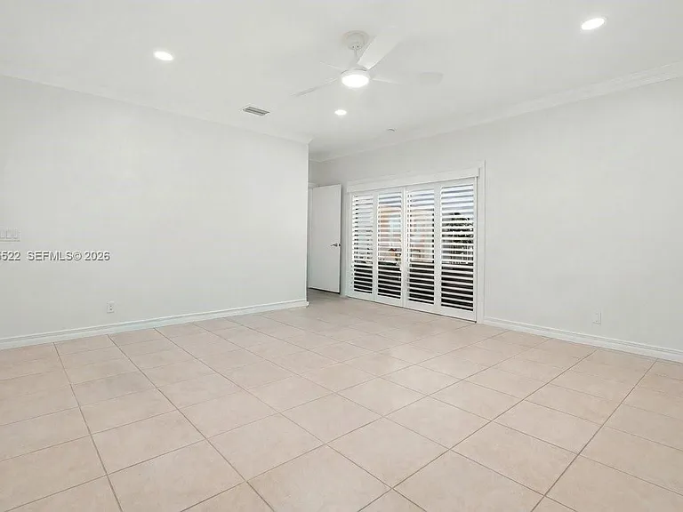 16530 Lake Tree Dr — Photo 46