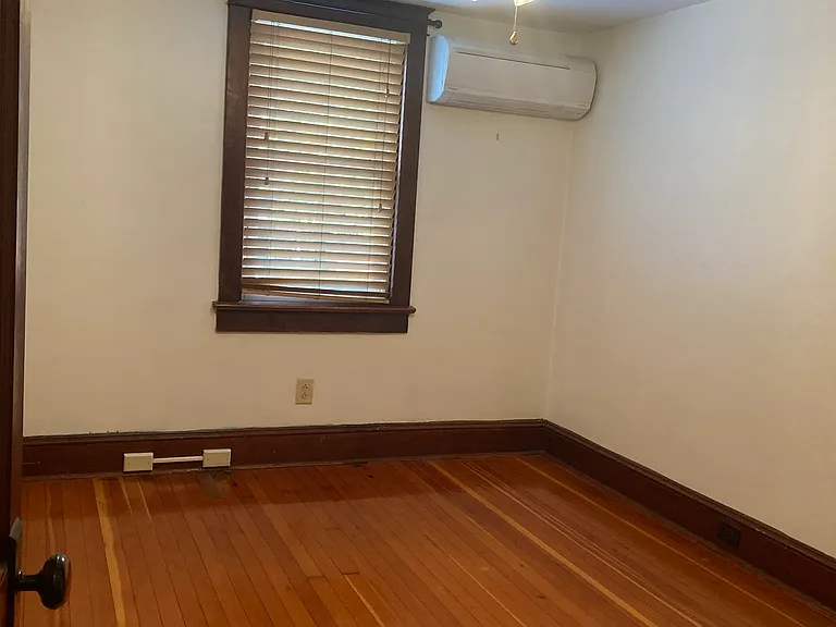 27 E 4th St #1 — Photo 9