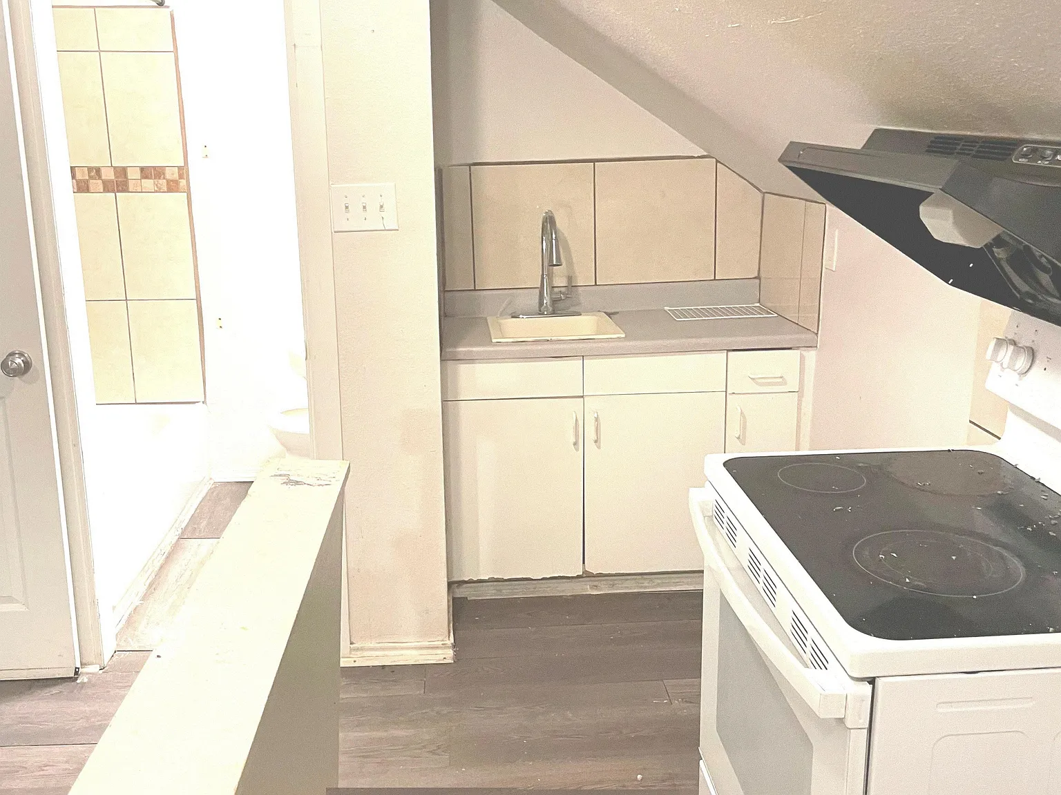 3 bed, 1.0 bath, 997 sqft, $815 — Photo 3