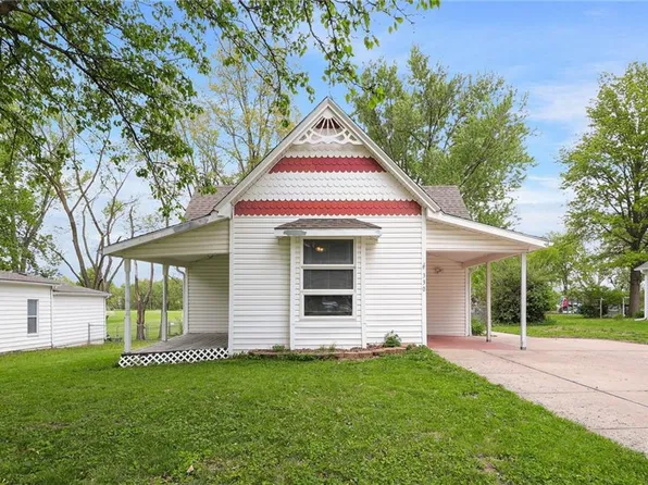 330 E Main St, Smithville, MO 64089