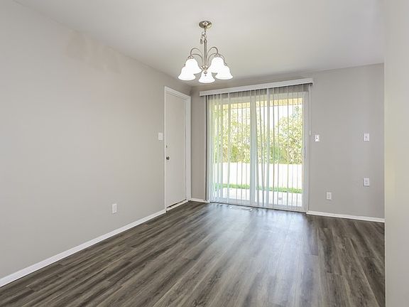 5th image of 864 Tivoli Ln