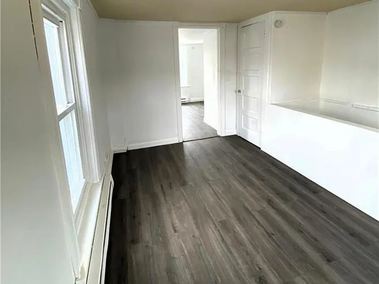 711 N Fountain St — Photo 2