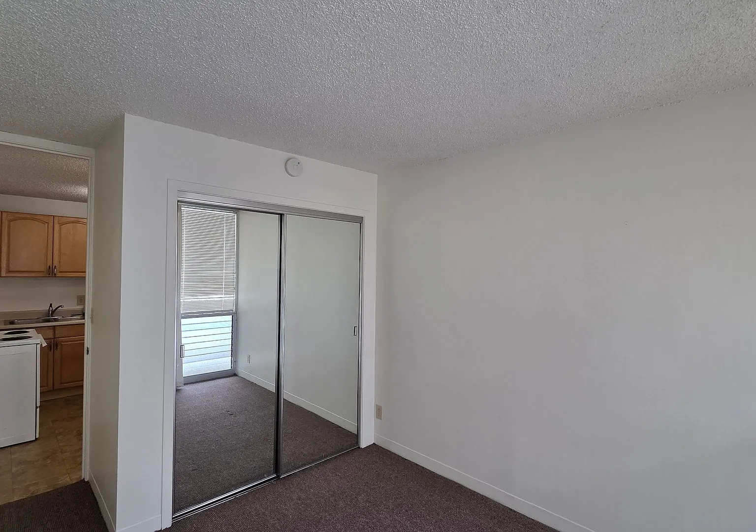 Recently Remolded Woodwinds 2 Bedroom Condo with 1 parking stall — Photo 4