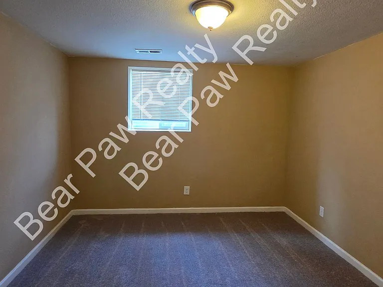 130 Williams St — Photo 11