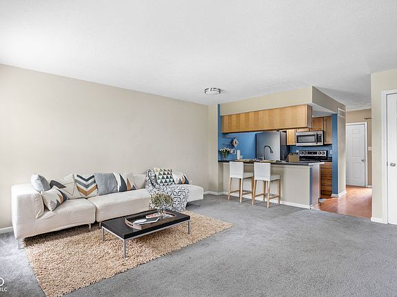 3rd image of 6036 Southbay Dr