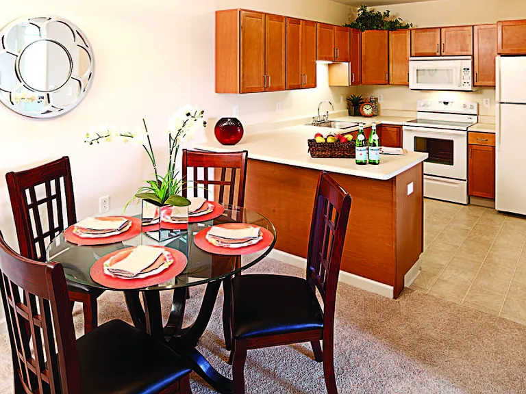 Reynolds Pointe Senior Apartments — Photo 17