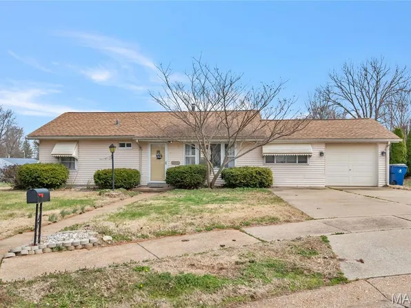 3240 Lynros Ct, Saint Ann, MO 63074