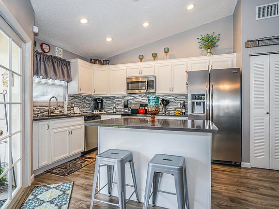 3rd image of 34 Peachtree Pl