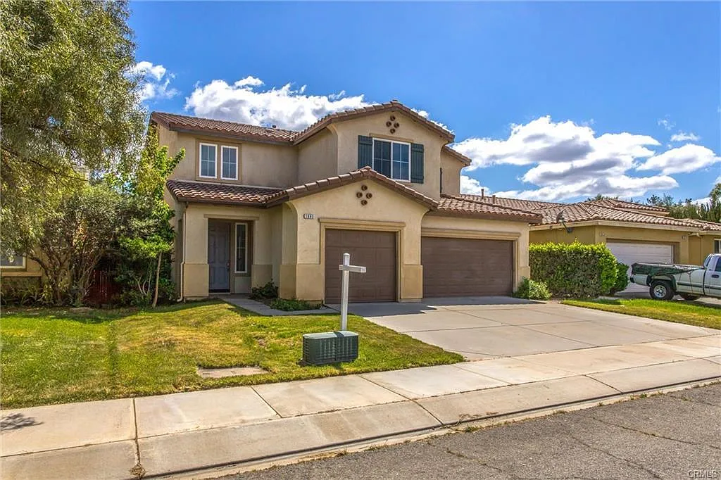 3 bed, 2378 sqft, $3,100 — Photo 1