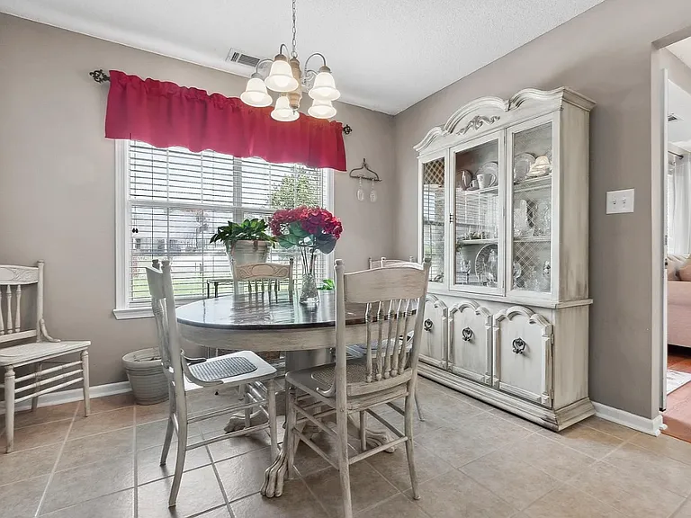 208 Stirling Bridge Dr — Photo 8