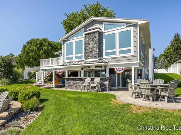 1644 N Lakeview Dr, Mears, MI 49436