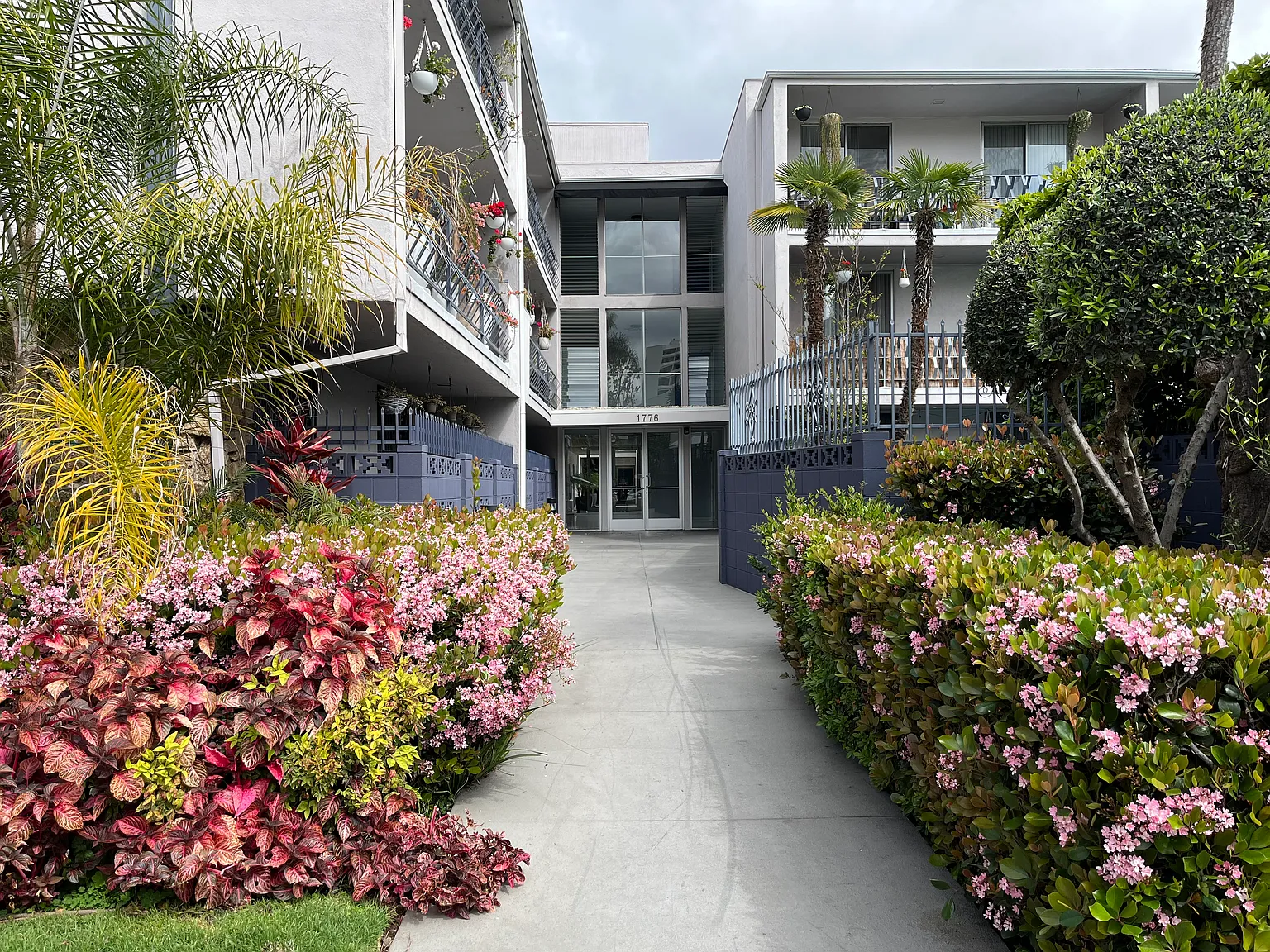 Mediterranean Apartments — Photo 1