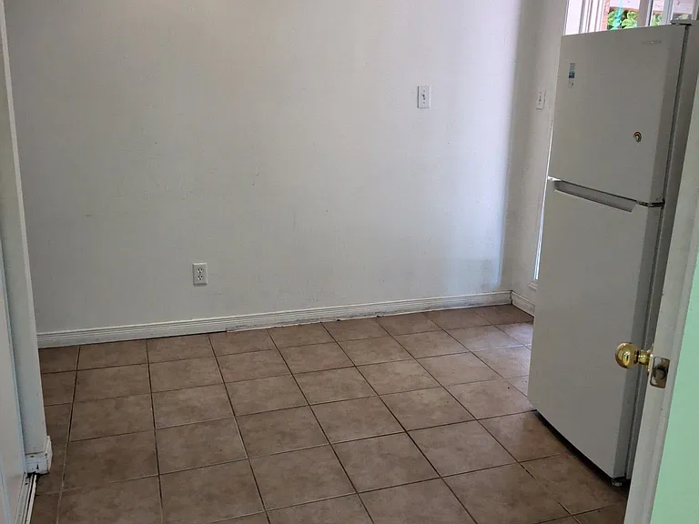 1206 Prestonwood Cres #BASEMENT — Photo 7