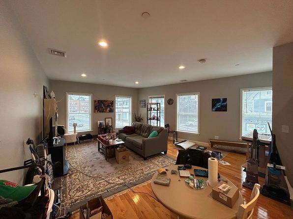 15 Dana Ave APT 4