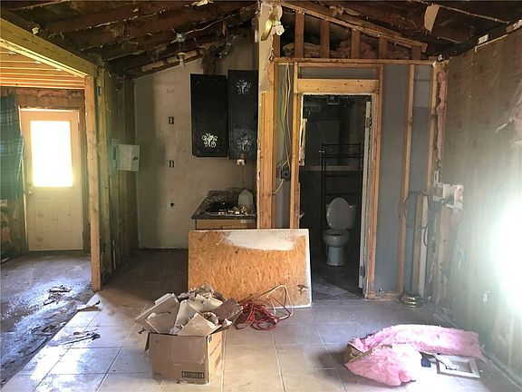 5th image of 1025 SW 33rd St