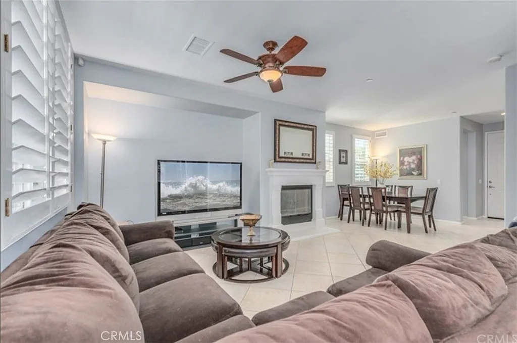 3 bed, 2.5 bath, 1985 sqft, $4,500 — Photo 3