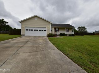 114 N Ivy Dr, Hubert, NC 28539