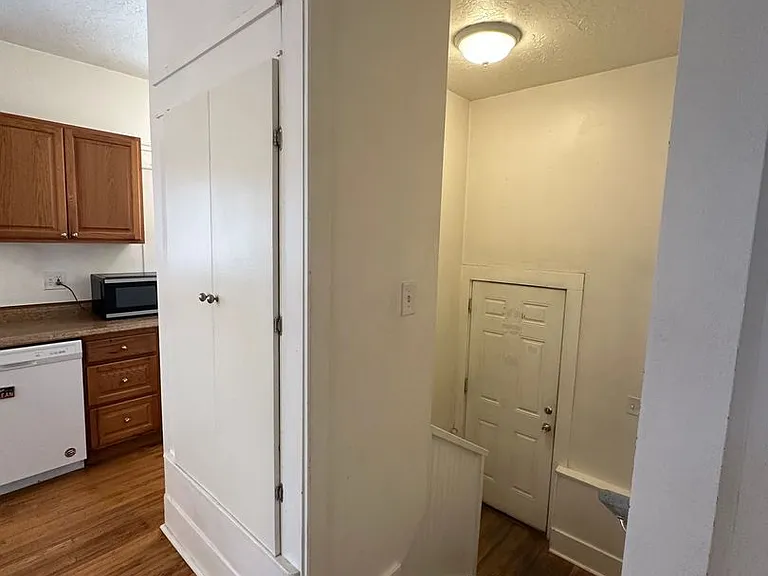 2037 8th Ave — Photo 16
