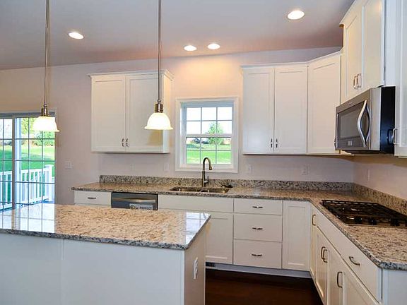 4th image of 121 English Farms Dr