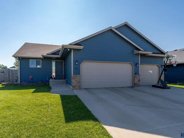 434 N Perry Ln, Harrisburg, SD 57032