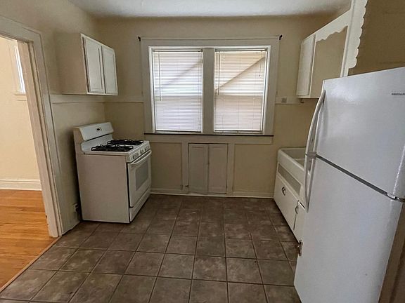 3rd image of 5026 Mardel Ave #1