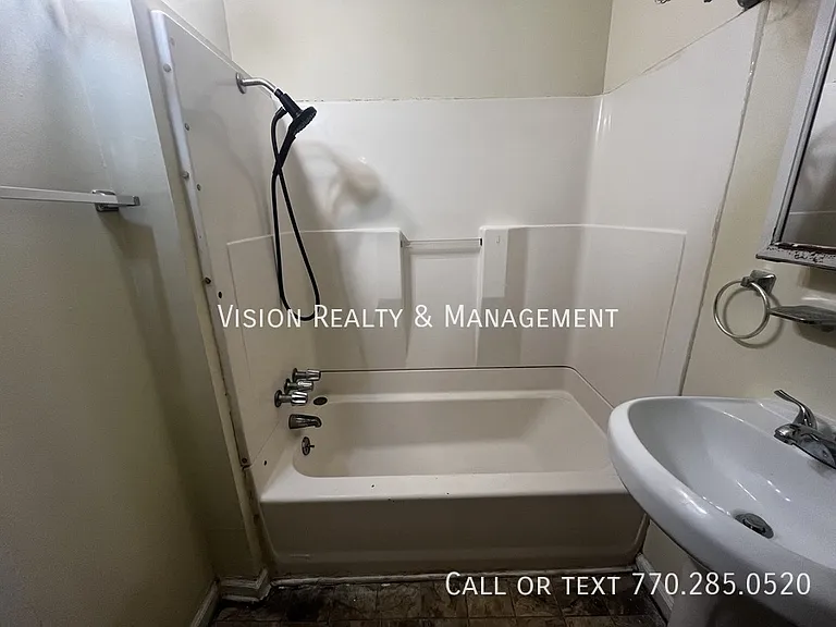 304 Broad St — Photo 17