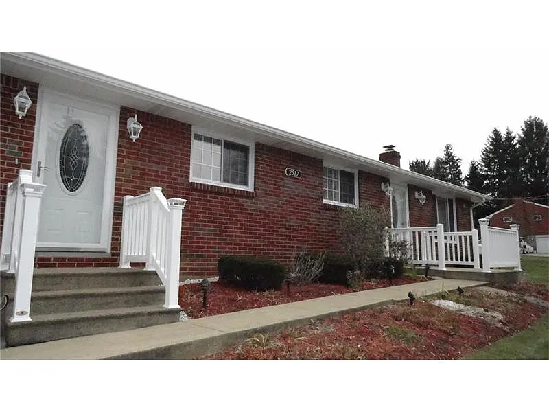 2517 Royal View Dr photo 1