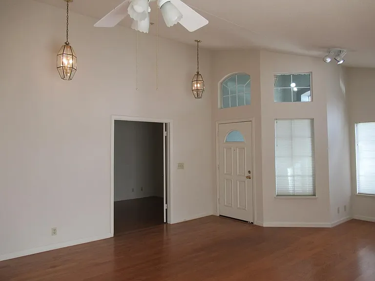 4502 Phyllis Ct — Photo 4