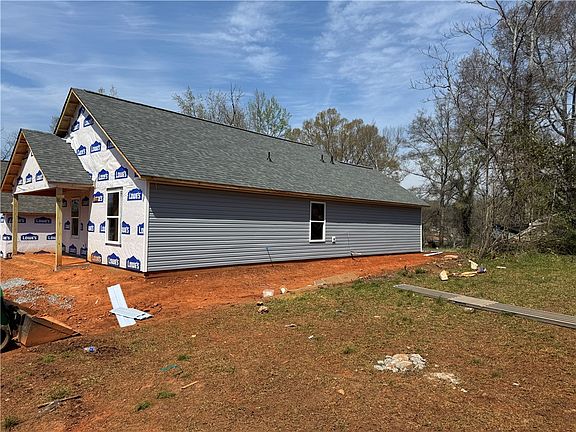 2nd image of 820 Delia St