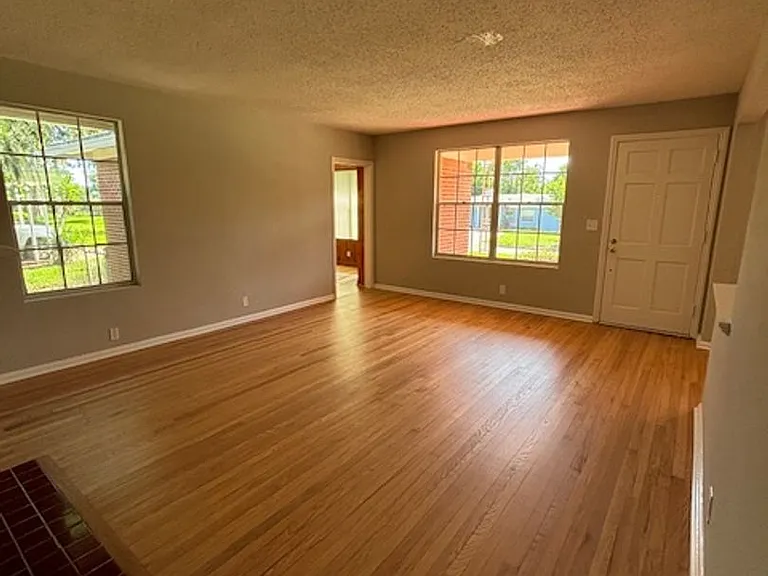 5321 Rollins Ave — Photo 2