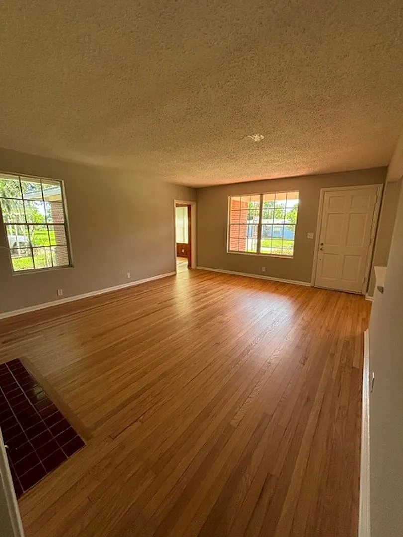 Building Photo - 5321 Rollins Ave