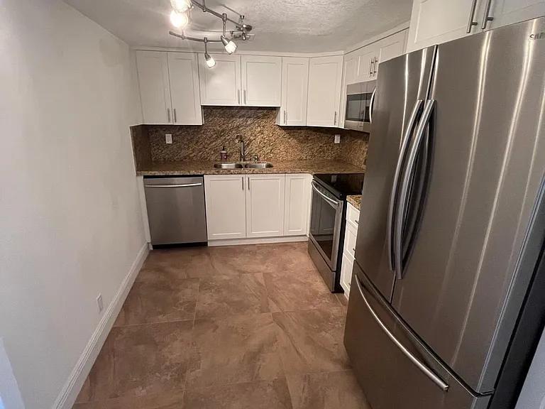 5415 Collins Ave #202A — Photo 13