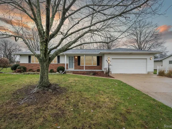 4413 Hedgethorn Cir, Burton, MI 48509