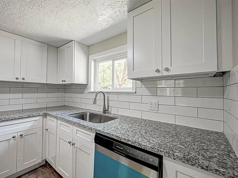10694 Pine St — Photo 11