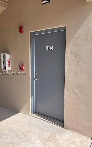 811 E 52nd St #102 — Photo 12