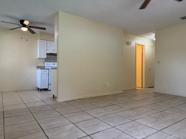 38529 13th Ave #2, Zephyrhills, FL 33542