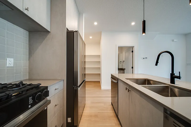 2 bed, 2.5 bath, $2,045 — Photo 3