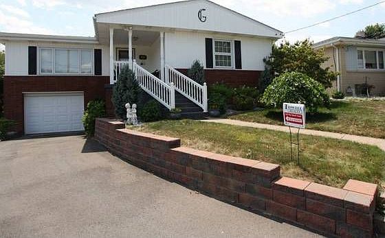 1st image of 642 Thomas Richard Ln
