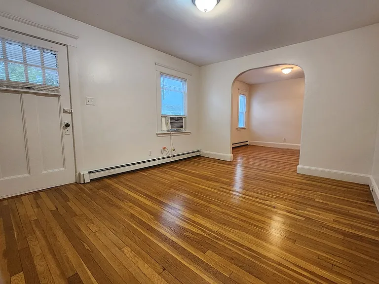 198 Everett St — Photo 3