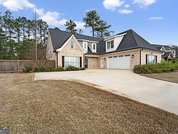 4th image of 205 Camden Trce