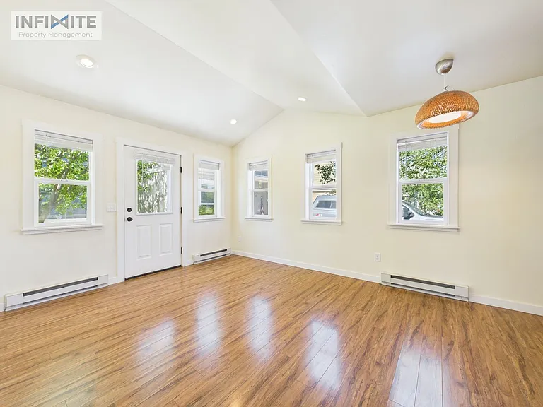 845 Cottage Park Ln — Photo 5