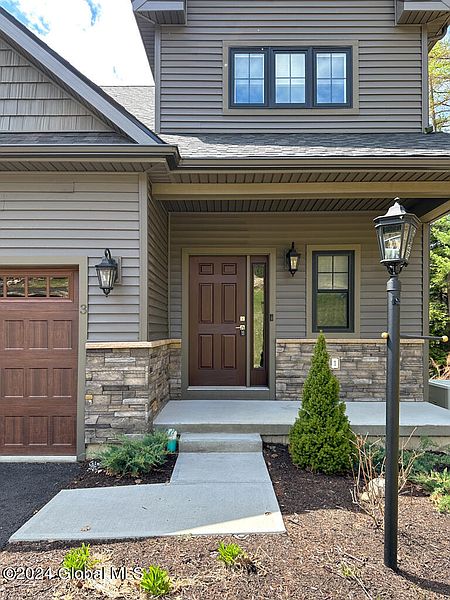 3rd image of 9 Hill Crest Lane #3