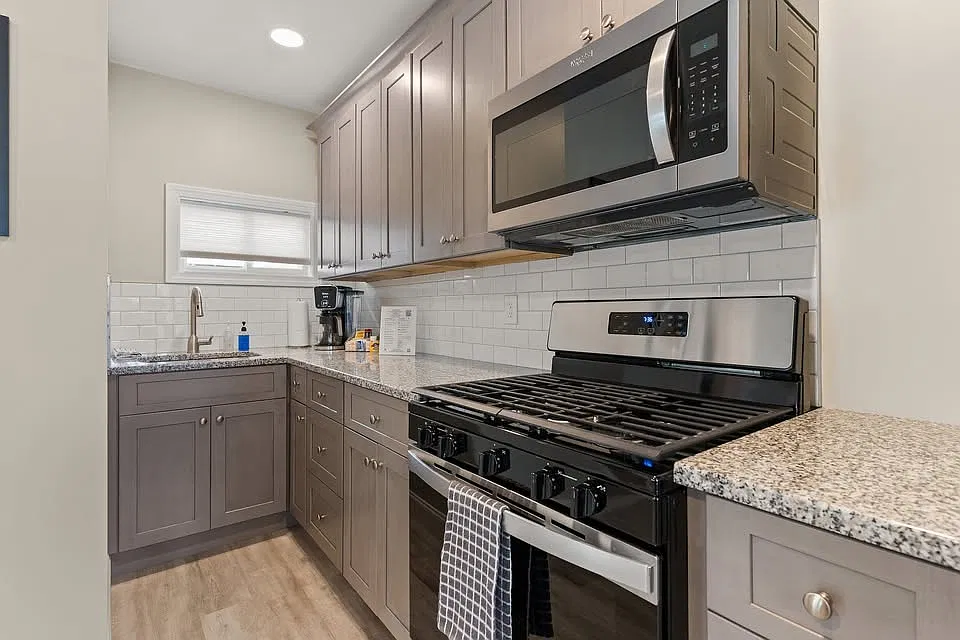 8 N North St — Photo 3