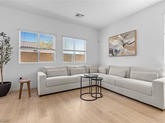 5th image of 409 Desert Cadence St