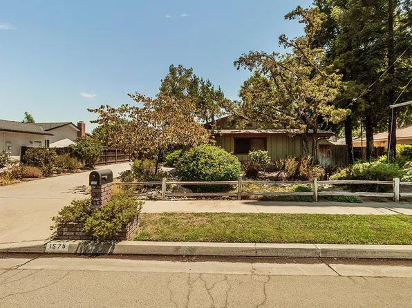 1575 Sunnyside Ave, Clovis, CA 93611